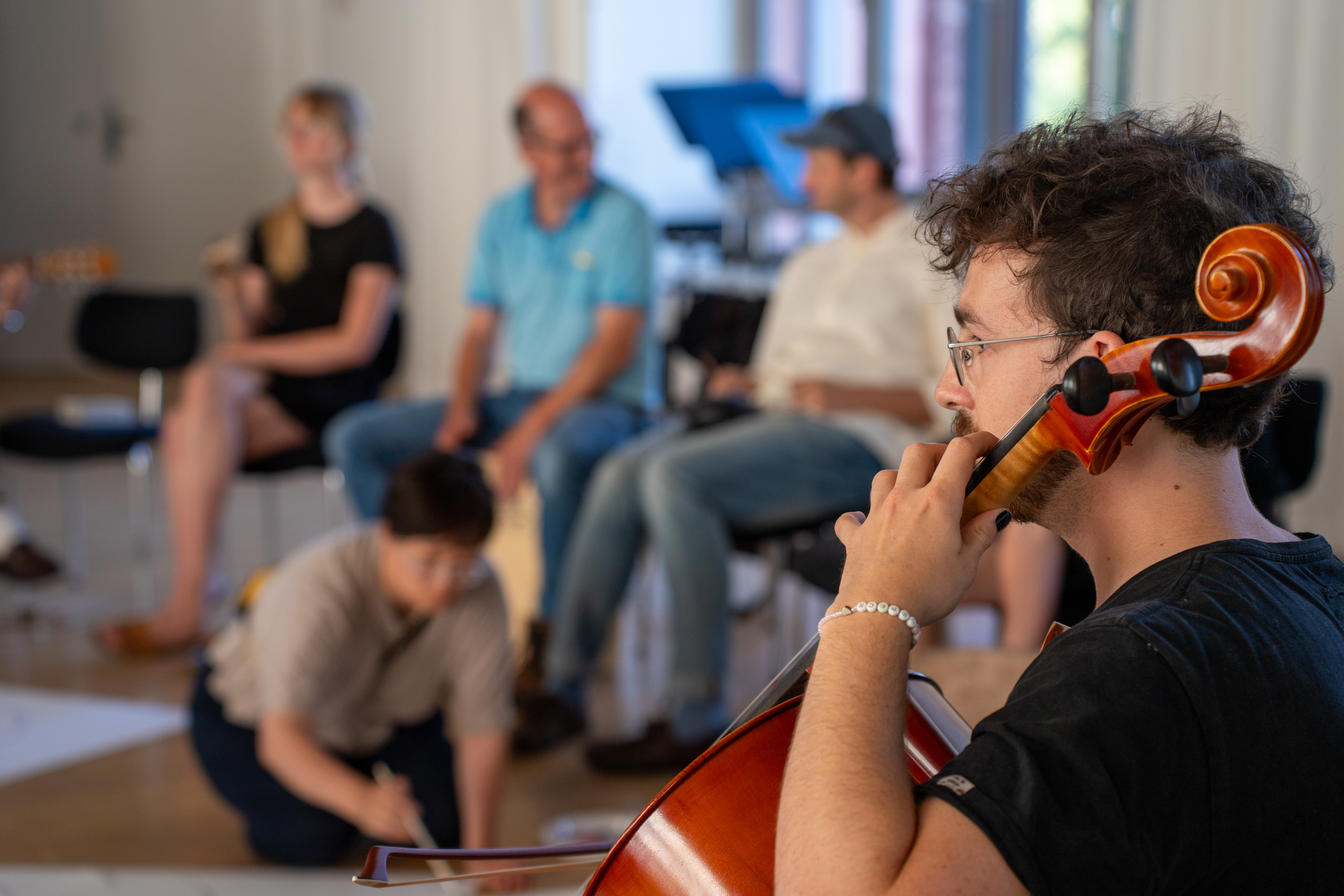 Dynamische Konzertfotografie eines Drummers während eines Live-Auftritts